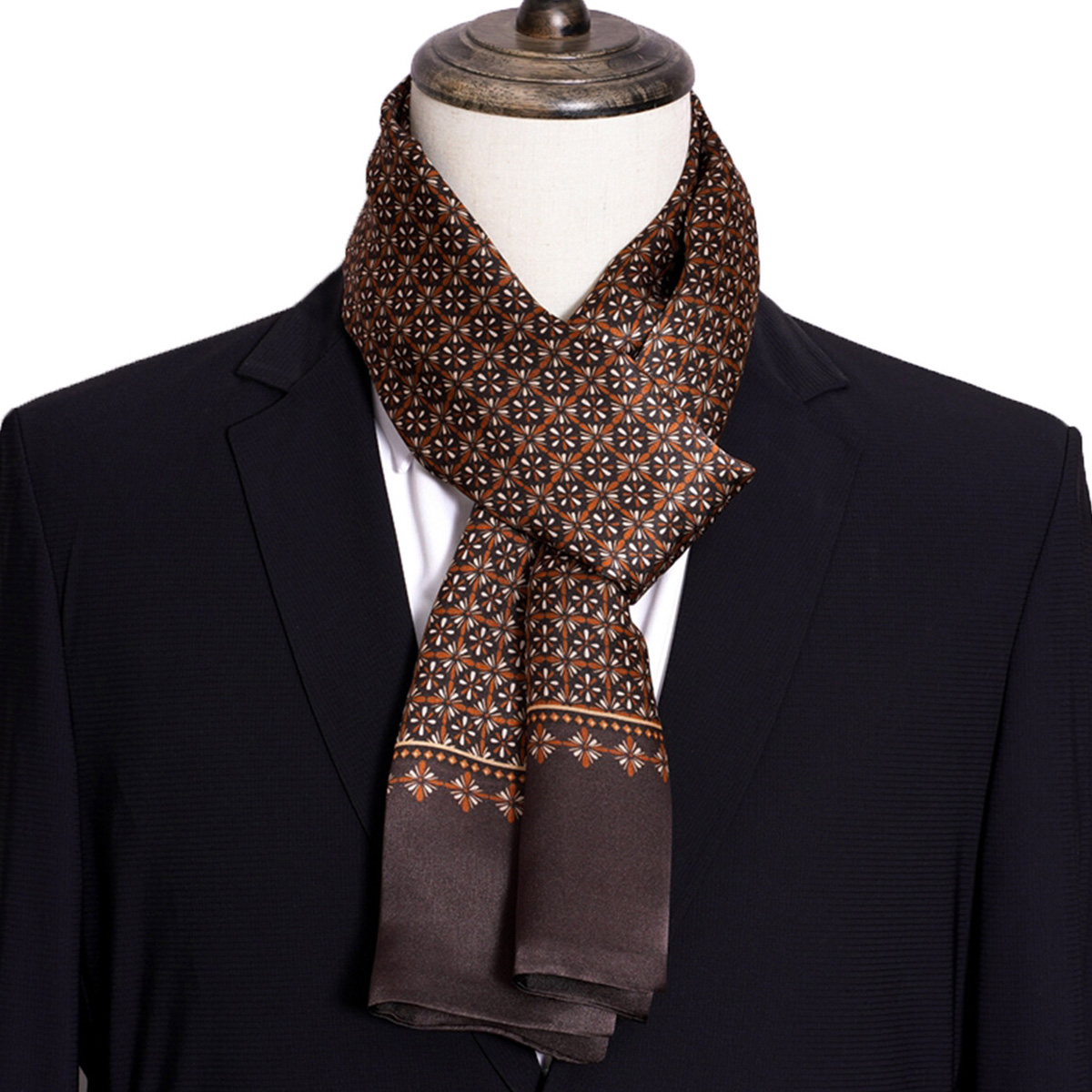 Neuer gestreifter Seidenschal  – Men Accessories Sale Bewertung und Preis